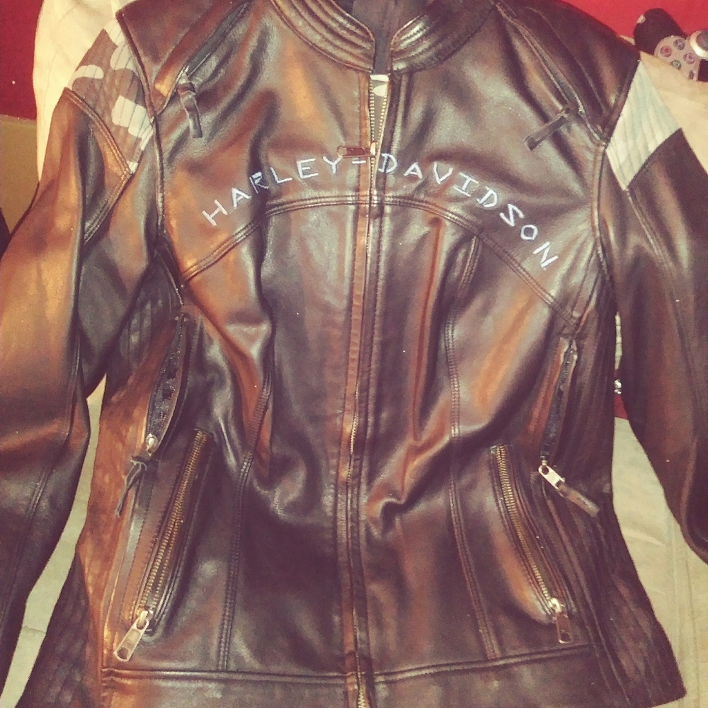 Size medium harley leather jacket